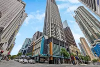 Inner-City Vibes! 2Bed/1Bath/1Car/Balcony~CBD - อ่างจากุชชี่