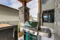 Ski Season Escape! Fraser Condo & Hot Tub - Lejligheder