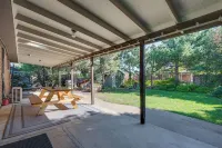 < 3 Mi to Pearl St: Home w/ Large Yard in Boulder - 3-نجوم