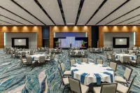 DoubleTree by Hilton Cedar Rapids Convention Complex - Parkplatz