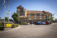 Monte Carlo Inn Barrie Suites - parking