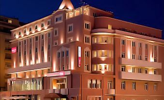 The One Grand Hotel da Póvoa