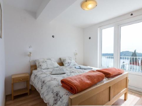 Charming Studio Apartment with Beautiful Panoramic Sea View.