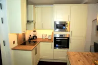 A Modern, Comfy Newly Remodeled 2Bd House