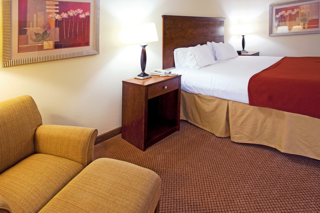 Holiday Inn Express Hotel & Suites Quincy I-10, an Ihg Hotel