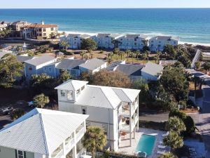 Topsail by AvantStay Bright Beachside Getaway w Pool Ocean Views