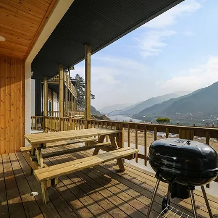 Gurye Seomjingangnaru Pension