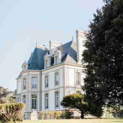 Chateau les Garennes Hotel Exterior