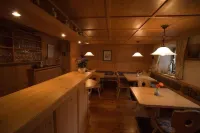 Pension der Steinbock - Das 300 Jahre Alte Bauernhaus - Tirol Hotels in Pettneu am Arlberg