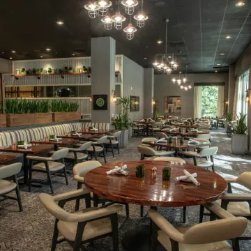 Hotel Zessa Orange County Airport, a DoubleTree by Hilton