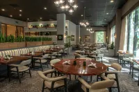 Hotel Zessa Orange County Airport, a DoubleTree by Hilton Hotels in Santa Ana
