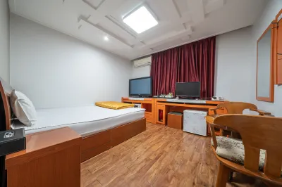 Hoengseong California Motel Hotels near Hoengseong Theme Land