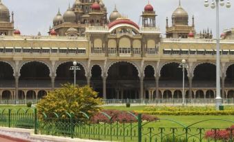 Hotel Viceroy Comforts, Mysore
