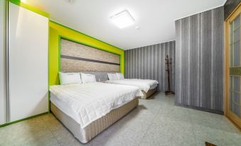Geoje Island Jangmok Hawaii Pension (Caravan)