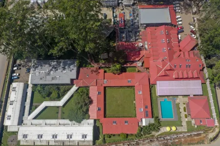 Highlander Hotel & Apartments