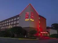Red Roof Plus+ Boston - Woburn/ Burlington Hotels in Middlesex County
