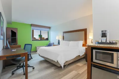 Holiday Inn Express & Suites Fort Worth Downtown Hotels in Fort Worth
