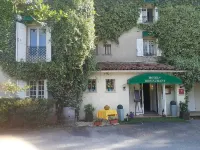 Human Hotel Résidence Отели в г. Котиньяк