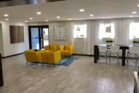 Days Inn & Suites by Wyndham Cincinnati North - WiFi