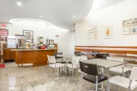 Econo Lodge - Breakfast