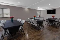 Super 8 by Wyndham South Holland Hotels in Homewood