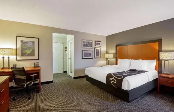 赫爾希哈里斯堡機場拉昆塔温德姆套房酒店