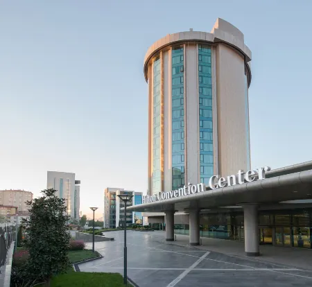 Hilton Istanbul Kozyatagi Отели рядом с достопримечательностью «Marmara University Institute of Neurological Sciences»