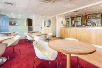 Travelodge Caterham Whyteleafe - bar
