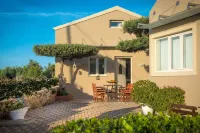 Notos Heights Hotel & Suites - Homestays