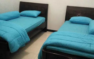 Comfy Room at Honey Guesthouse Syariah Hotels near DEPOT KOLANG KALING IBU SUM