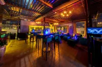 Le Parc Hotel, Beyond Stars - bar