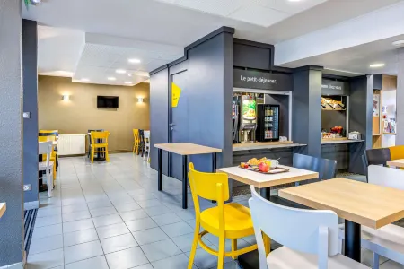 B&B Hotel Orgeval Отели в г. Оржваль