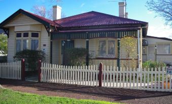 Colonial Cottages of Ross