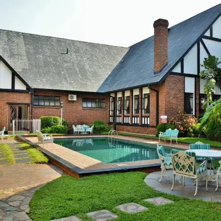 Cresta Churchill Hotel