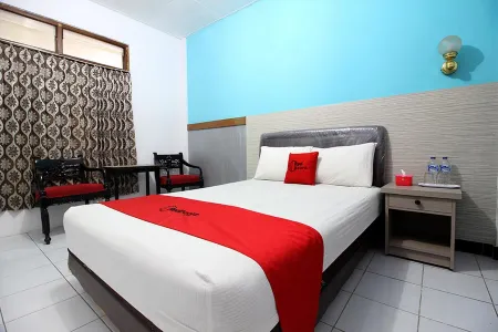 RedDoorz Plus Syariah Near Lempuyangan Station 3