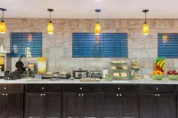 Quality Inn & Suites Goodyear - Phoenix West - breakfast