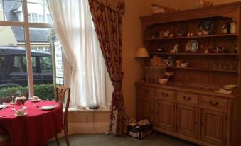 Hillcrest House Bed & Breakfast - Housity