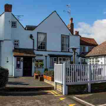 The Yew Tree Hotel Exterior