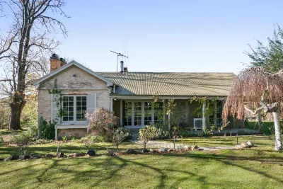 Taradale House Estate Hotels near The Left Bank Gallery