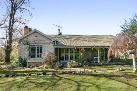 Taradale House Estate Отели рядом с достопримечательностью «Буда Хисторик Хоум & Гарден»