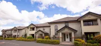 Cootamundra Heritage Motel & Apartments Hotels near Cootamundra Airport
