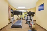 Days Inn & Suites by Wyndham DeSoto Hotel di DeSoto