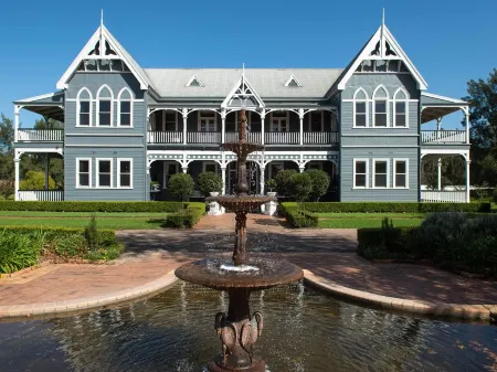 The Convent Hunter Valley Hotel Отели рядом с достопримечательностью «Hunter Valley Cheese Factory Co PL»