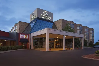 DoubleTree by Hilton Hotel Johnson City Hotels near Walgreens