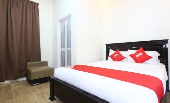 Super OYO 89678 Ady Hotel