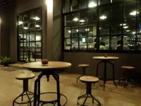 Rider Bedroom Hostel & Cafe