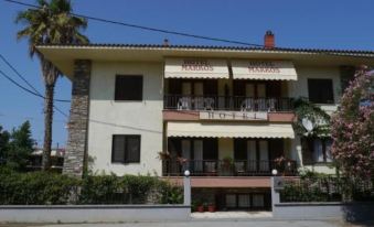 Hotel Markos - Housity