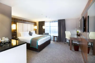 DoubleTree by Hilton Milton Keynes Hotel dekat Furzton Lake