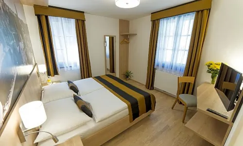 Garni Hotel Castle Bridge