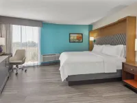 Holiday Inn CHARLESTON-RIVERVIEW by IHG Hotels near Plum Elements